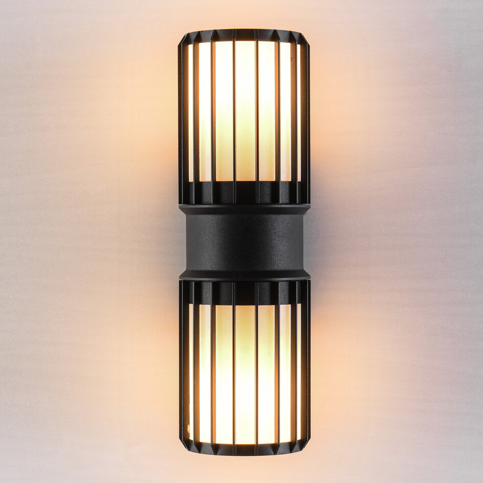 Zwarte 2-lichts wandlamp Tazio met glazen kap en verticale spijlen