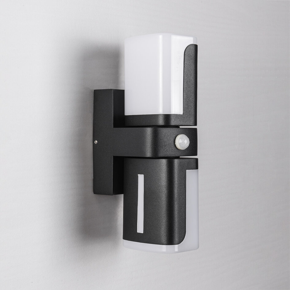 Verstelbare wandlamp Bobby met sensor - zwart