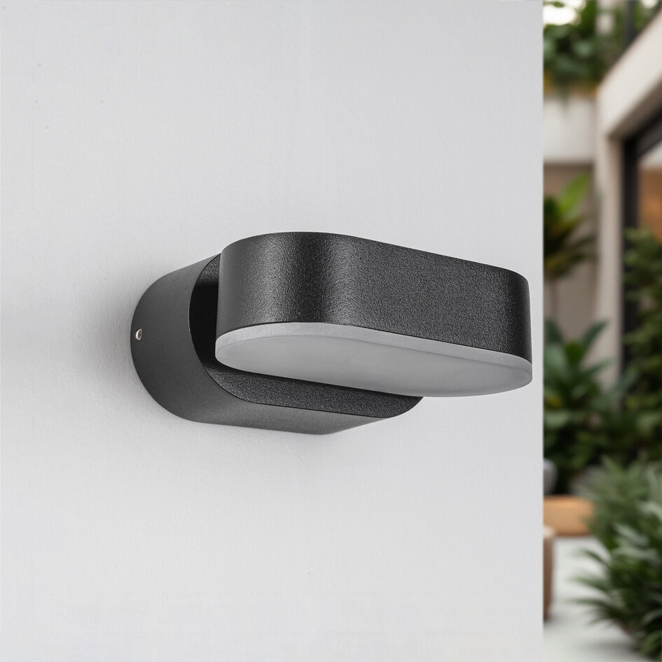 Draaibare muurlamp Isabelle - zwart met geïntegreerde LED