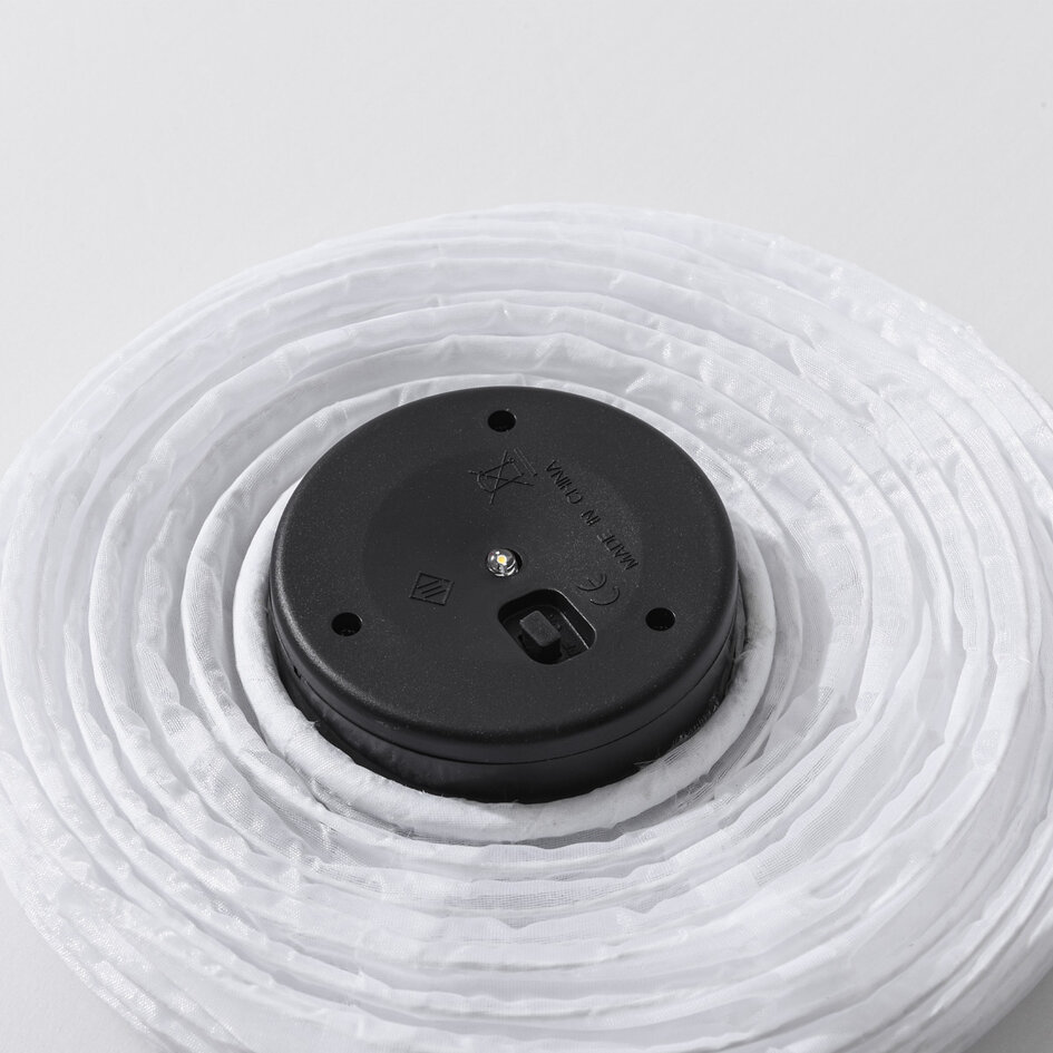 Solar lampion Pyra – hanglamp op zonne-energie van wit nylon