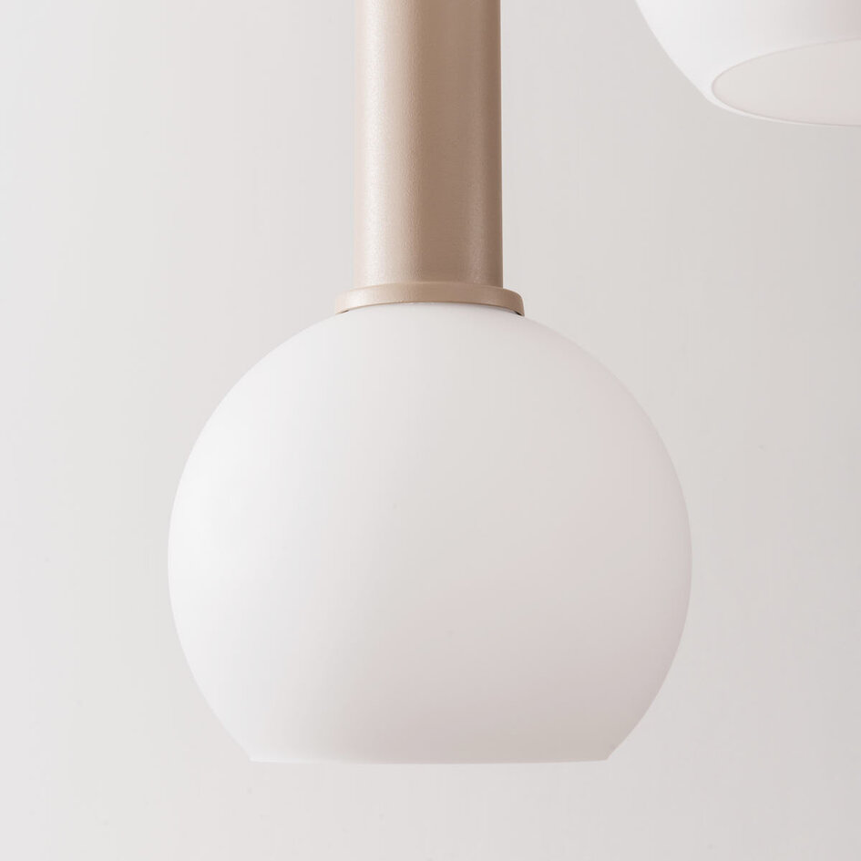3-lichts beige hanglamp Imme met melkwitte glazen kappen