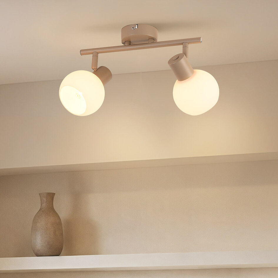 Draaibare plafondlamp Phiene met twee melkwitte glazen kappen - beige