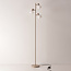 Vloerlamp Pieta in beige met drie draaibare spots van melkwit glas
