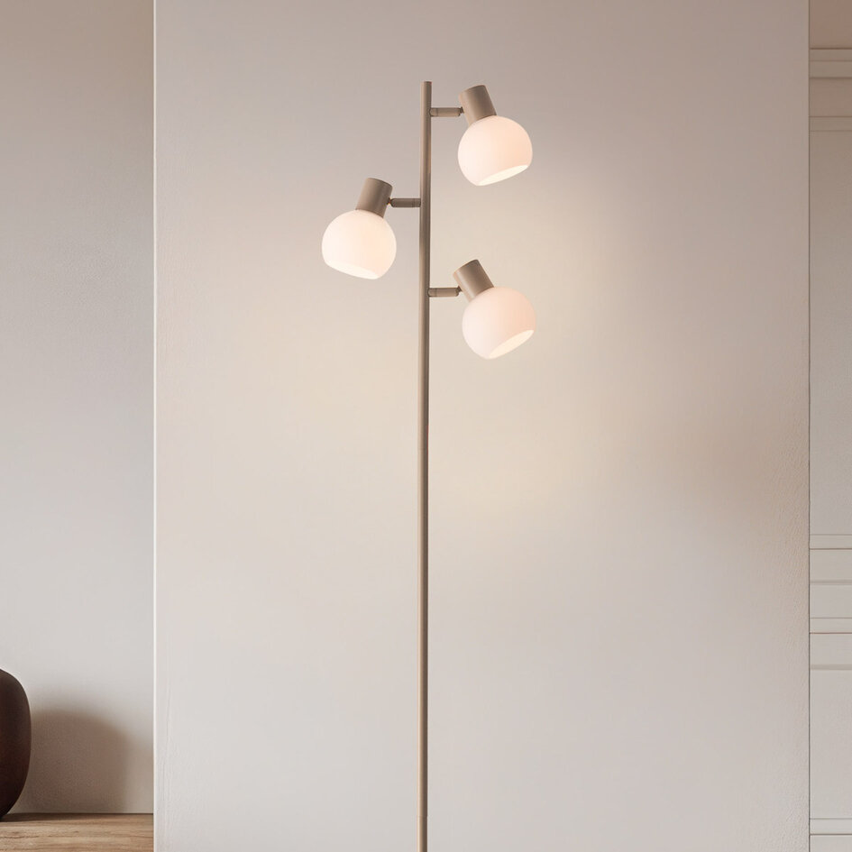 Vloerlamp Pieta in beige met drie draaibare spots van melkwit glas