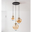 Hanglamp Marui met drie amber glazen bollen en gouden accenten