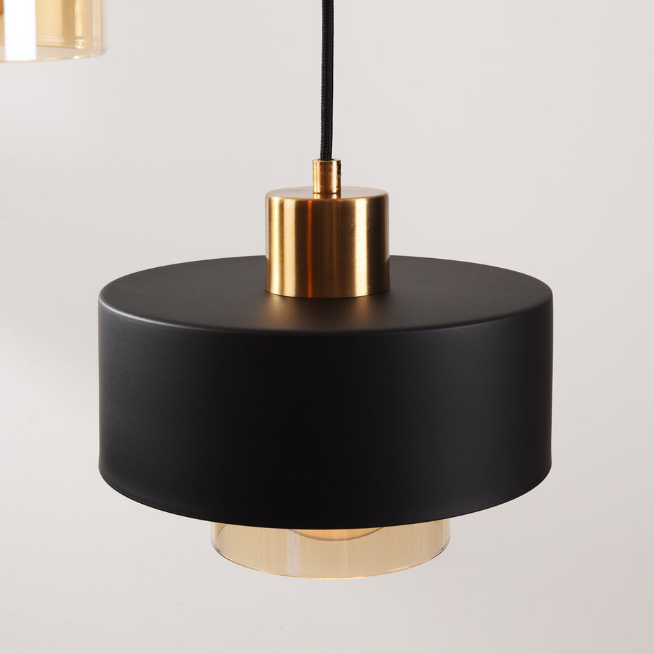 3-lichts hanglamp Ferra in zwart met amber glas en messing details