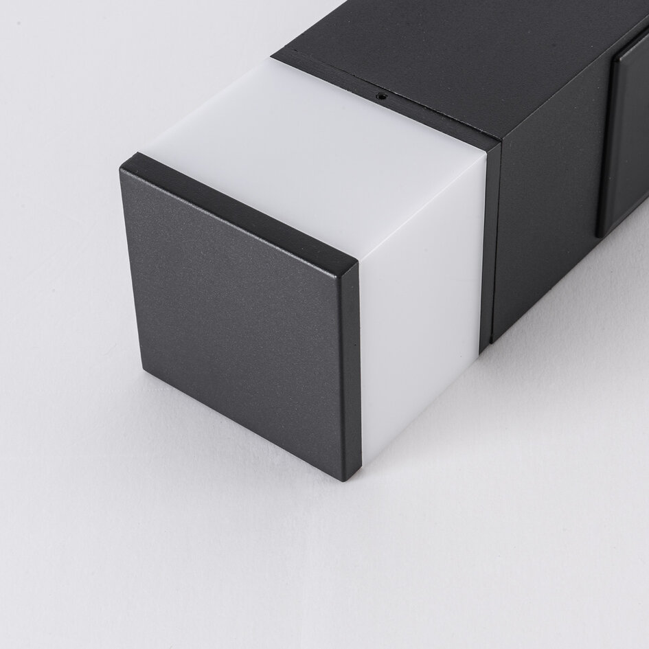 Smart staande buitenlamp met stopcontact en Tuya app Ute – zwart, met diffuser en 2 stopcontacten