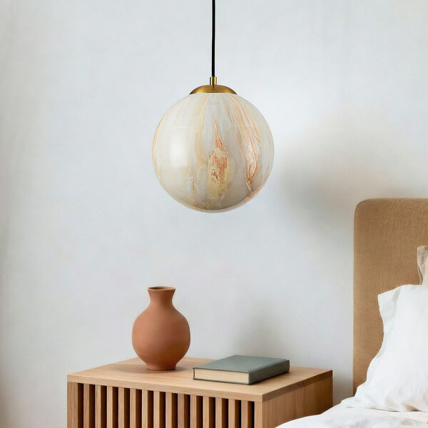 1-lichts hanglamp Tessra met marmerlook glas en messing goud