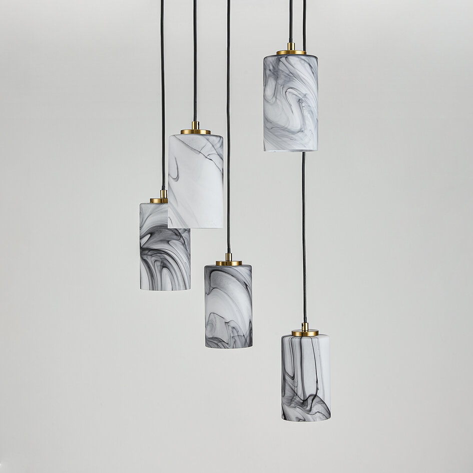 Moderne hanglamp Vetra 5-lichts met marmerlook glazen kappen – messing goud en zwart