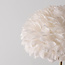Design vloerlamp Evania met witte veren en goudmessing voet