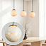 Hanglamp Tessra met drie marmerlook bollen en messing gouden accenten