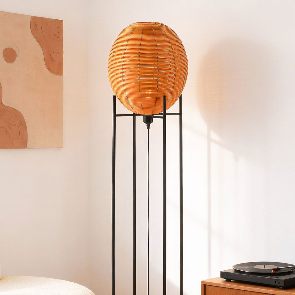 Zwarte vloerlamp Alera met rotanlook