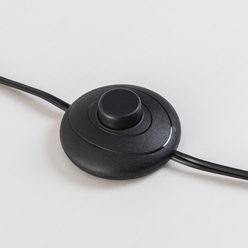 Vloerlamp Oakly met houten driepoot en lamellenkap in walnootlook