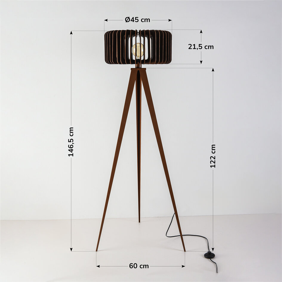 Vloerlamp Oakly met houten driepoot en lamellenkap in walnootlook