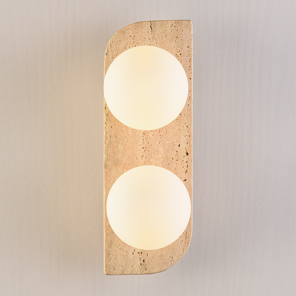 2-lichts wandlamp Artea van travertin (natuursteen) met glazen bollen
