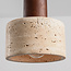 Japandi hanglamp Muro met drie travertin (natuursteen) kappen en houtaccenten