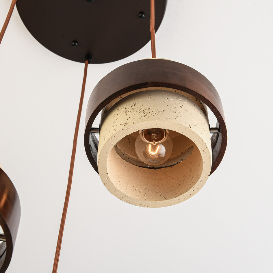 Ronde hanglamp Mavero van cement en hout, 3-lichts