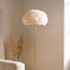 Design vloerlamp Evania met witte veren en goudmessing voet