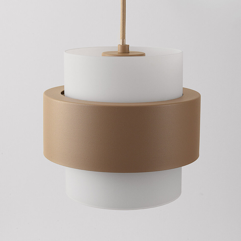 Moderne hanglamp Kodi in beige met melkwit glazen kappen, 3-lichts