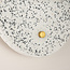 Wandlamp Velo van cement en melkwit glas in terrazzo look