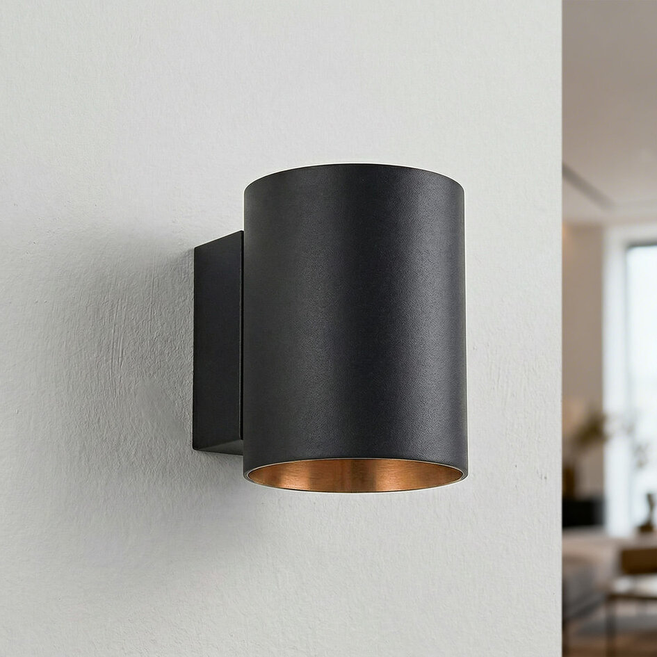 Moderne wandlamp zwart met gouden binnenkant - Jen