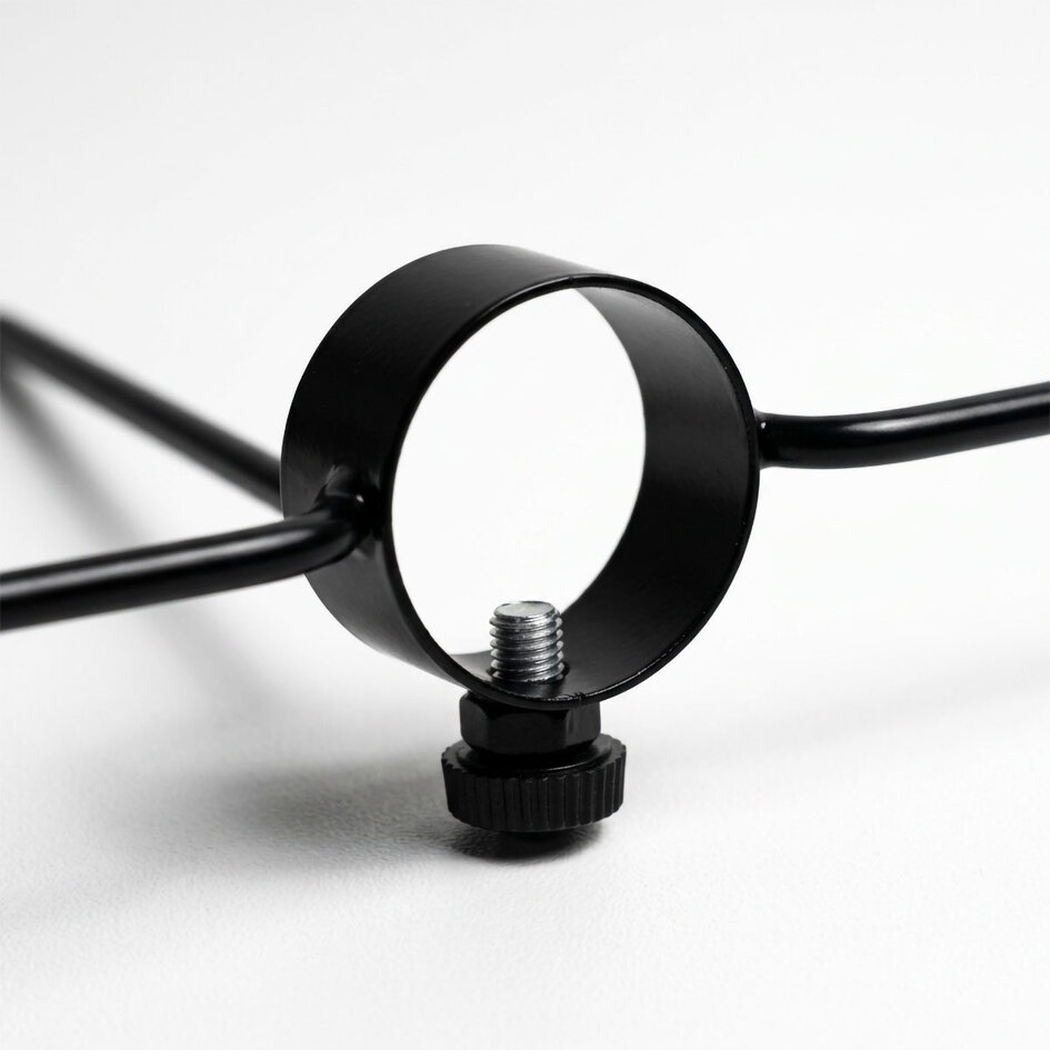 Metalen ring met ophanghaken voor palen