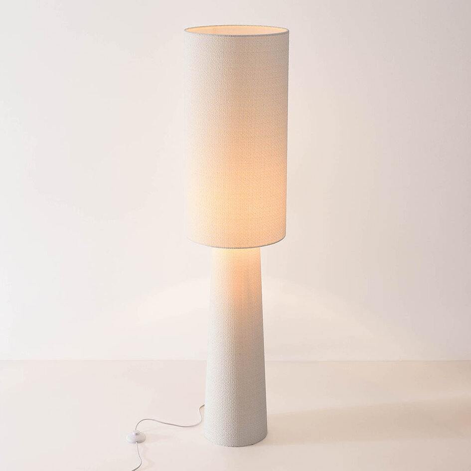 Japandi vloerlamp Lumo van linnen in gebroken wit