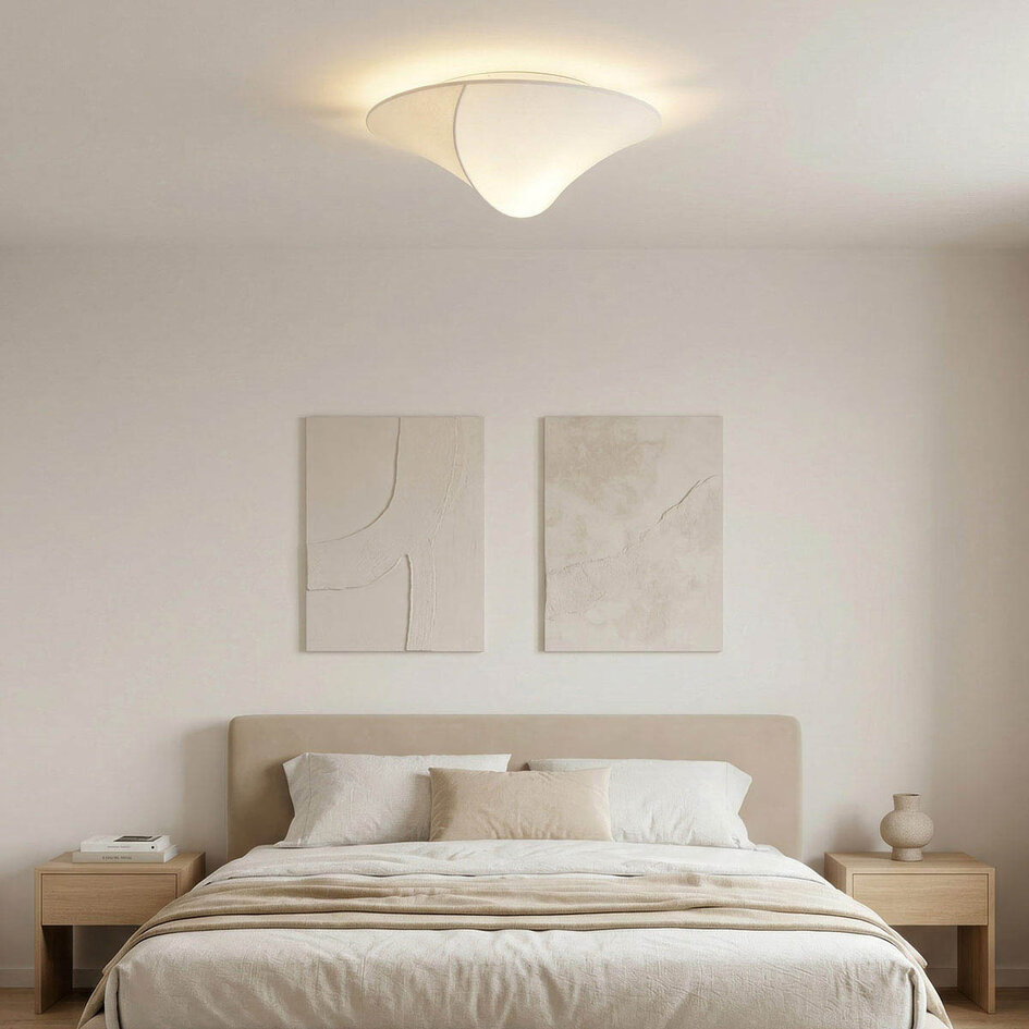 Plafondlamp Korena met vloeiende vorm en zijde-look kap - wit