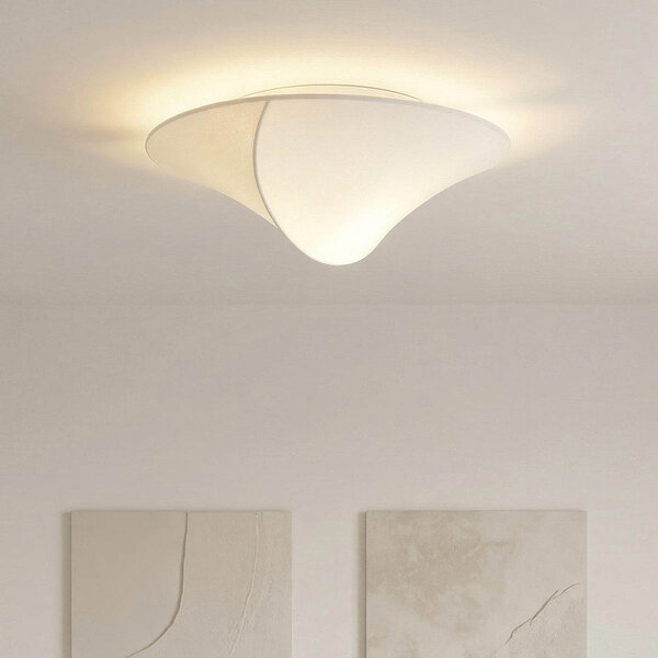 Plafondlamp Korena met vloeiende vorm en zijde-look kap - wit