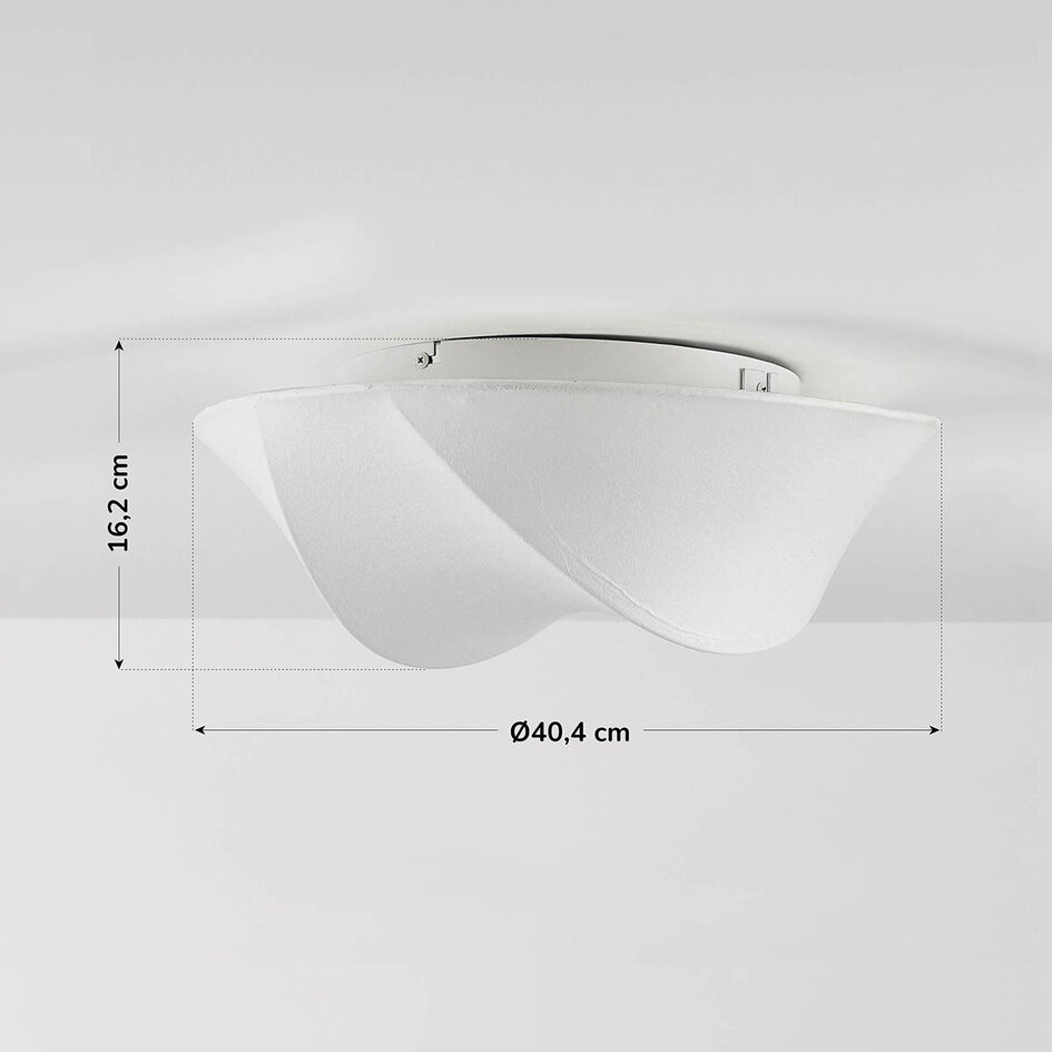 Plafondlamp Trenara met witte zijde-look kap en vloeiende vorm