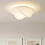 Plafondlamp Trenara met witte zijde-look kap en vloeiende vorm