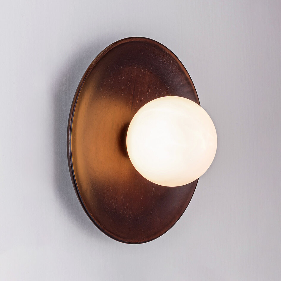 Wandlamp Ruva - donkerhout met melkwit glas