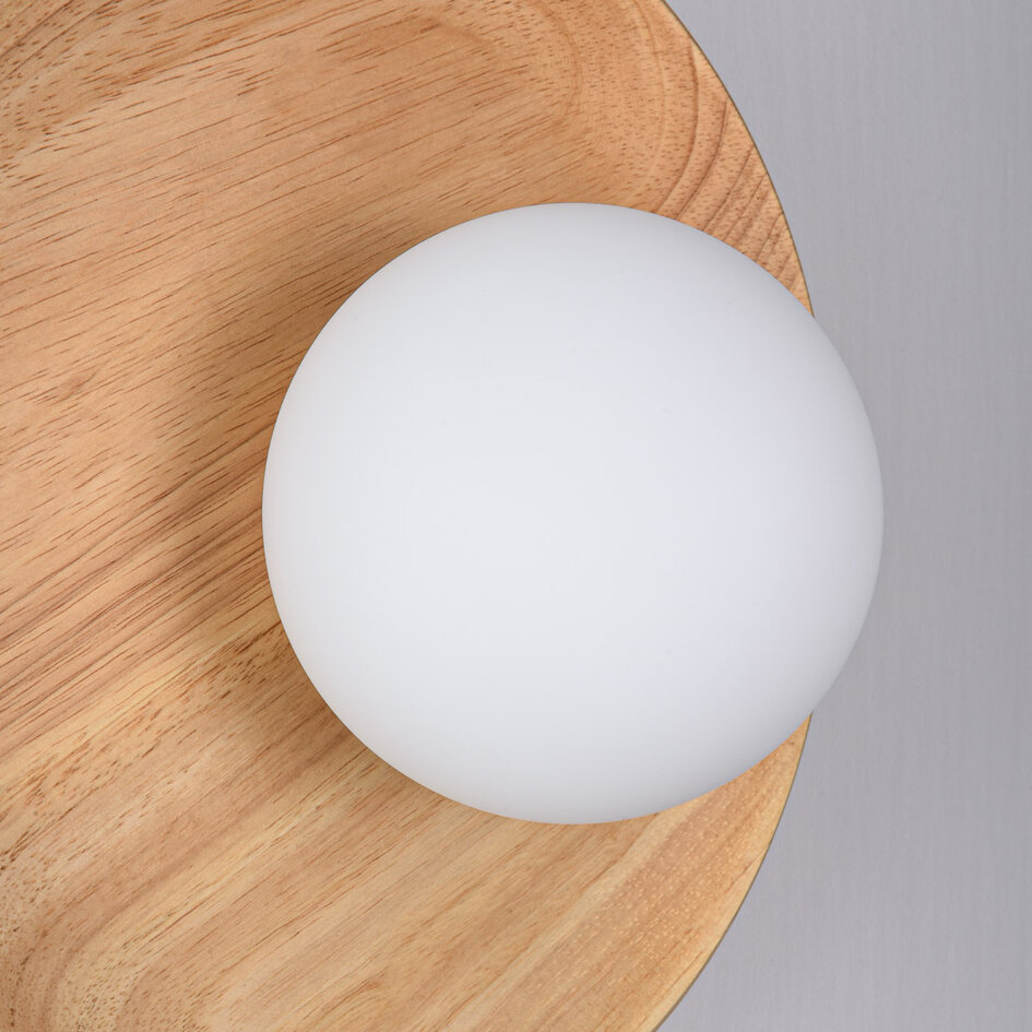 Wandlamp Ruva - lichthout met melkwit glas