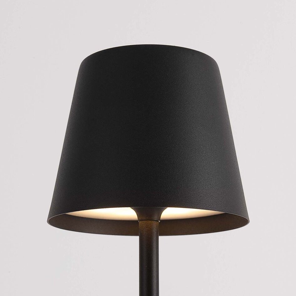 Draadloze tafellamp Silo in zwart met dimbaar en instelbaar licht