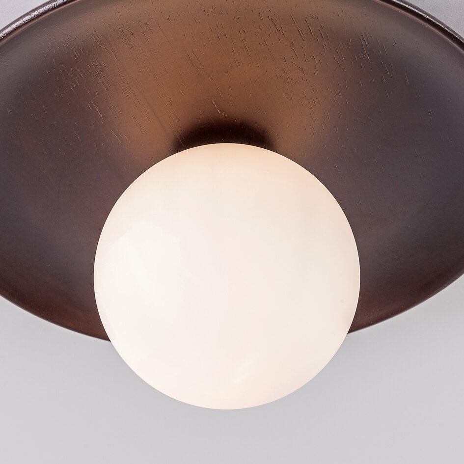 Plafondlamp Ruvo van donkerbruin hout en melkwit glas