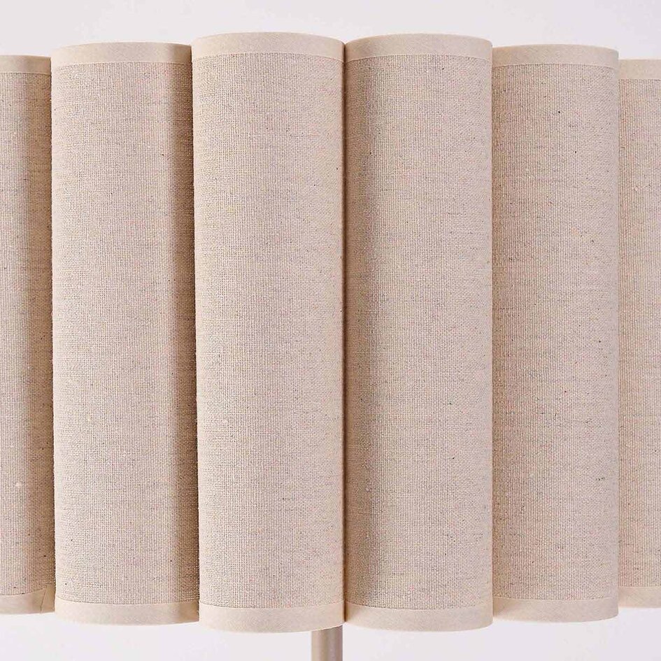 Beige vloerlamp Cely met geplooide linnen kap