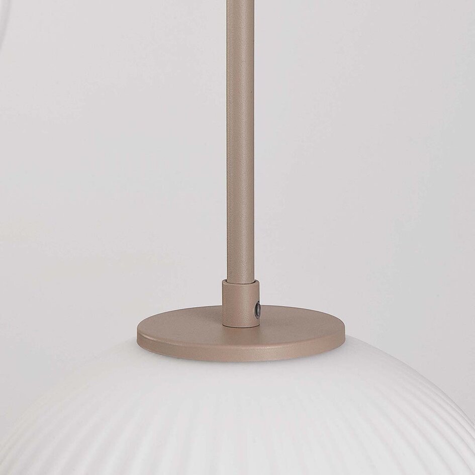 Moderne beige hanglamp Odalyn met 6 kappen van geribbeld melkwit glas