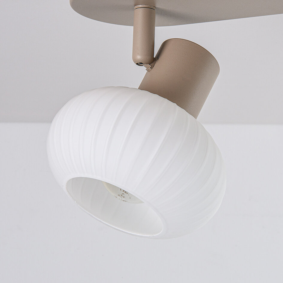 Beige plafondlamp Odelle met 2 verstelbare kappen van geribbeld glas