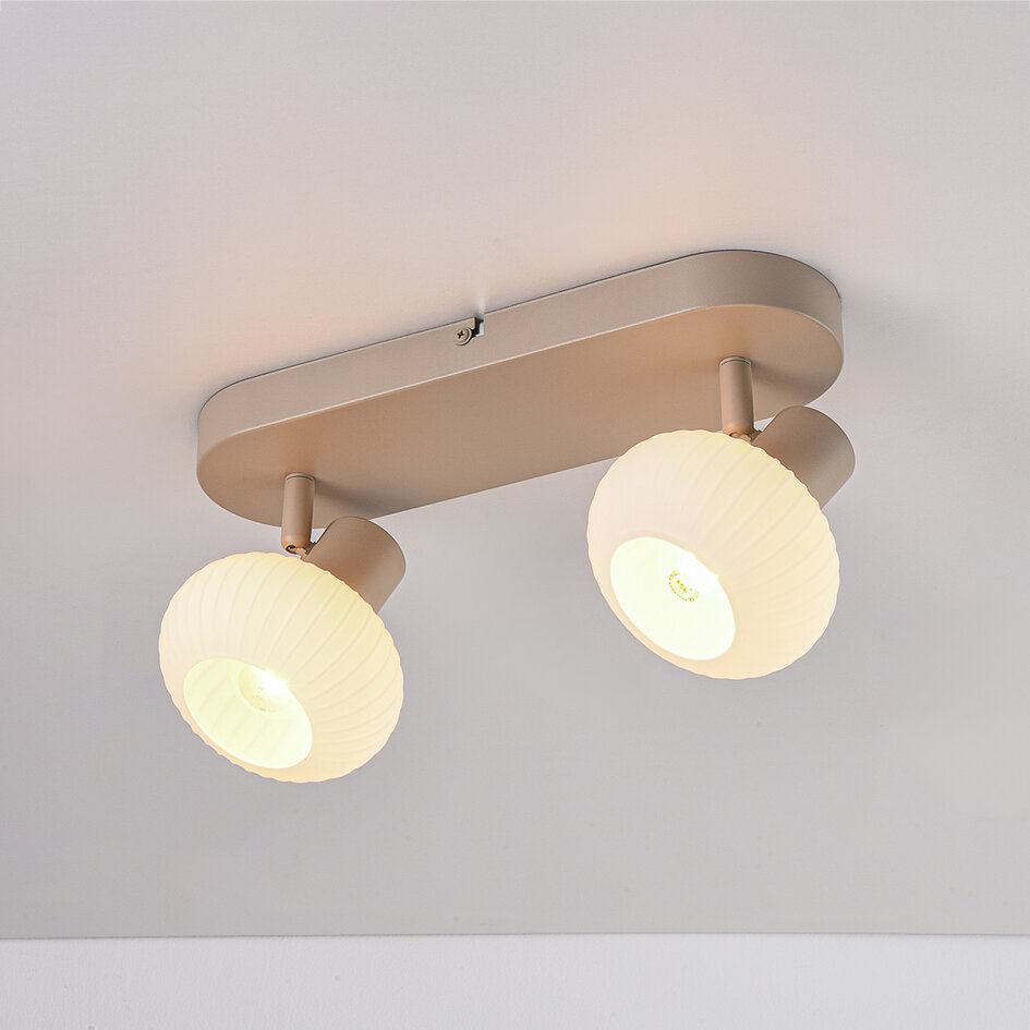 Beige plafondlamp Odelle met 2 verstelbare kappen van geribbeld glas