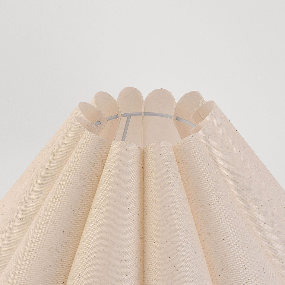 Vloerlamp Maude met geplooide linnen kap in beige
