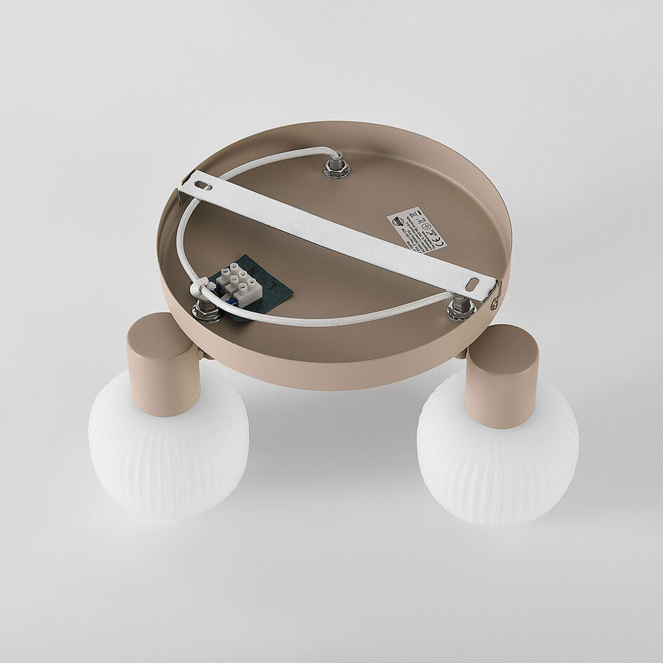 Plafondlamp Natasja met 3 draaibare geribbelde melkwitte glazen bollen - zandbeige