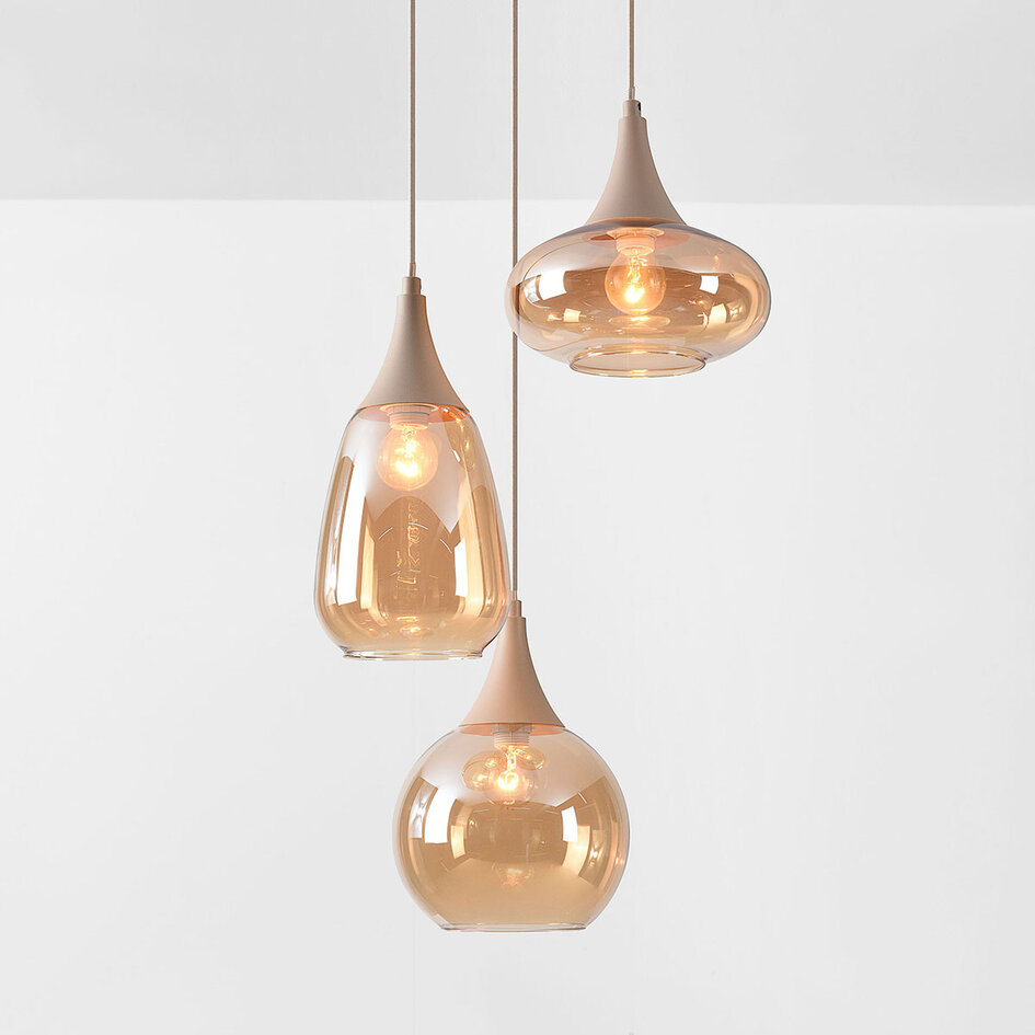 3-lichts hanglamp Loua met amber glas - zandbeige