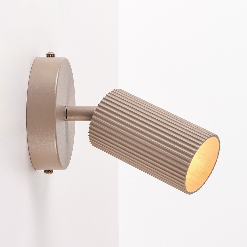 Wandspot Blaze met geribbelde spot - zandbeige