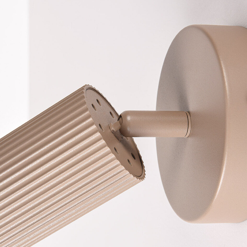 Wandspot Blaze met geribbelde spot - zandbeige