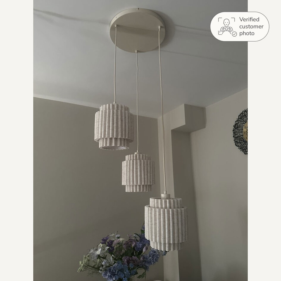 3-lichts hanglamp Luvin met gelaagde linnen kappen