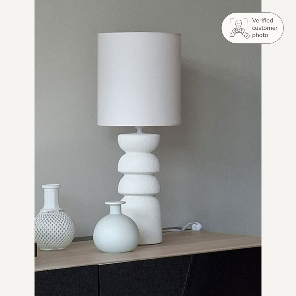 Tafellamp Kiyra - wit keramiek met stoffen kap in beige