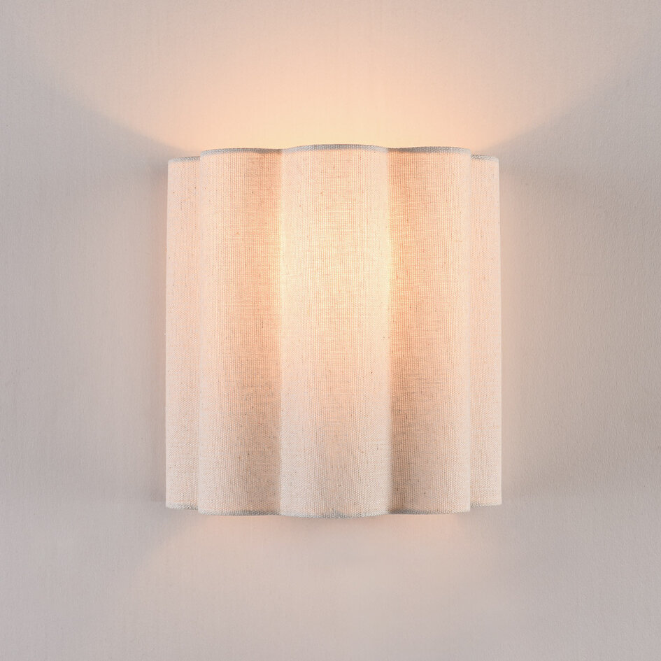 Wandlamp Masja met geplooide linnen kap