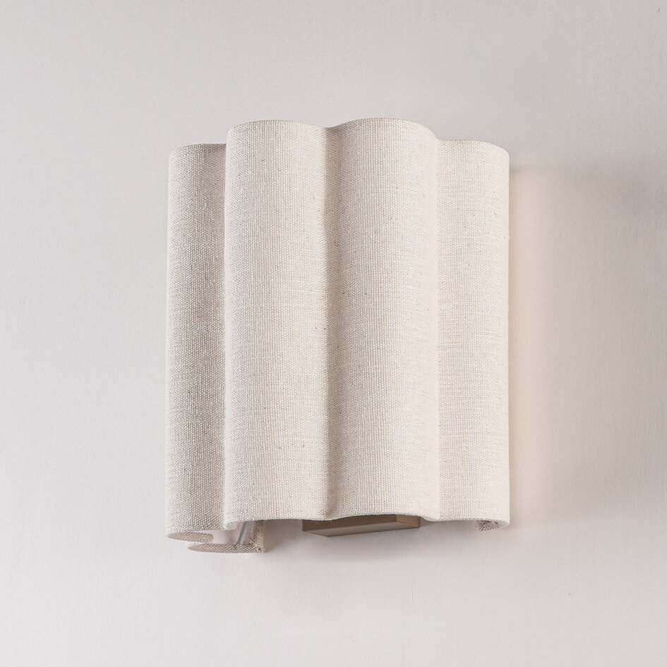 Wandlamp Masja met geplooide linnen kap