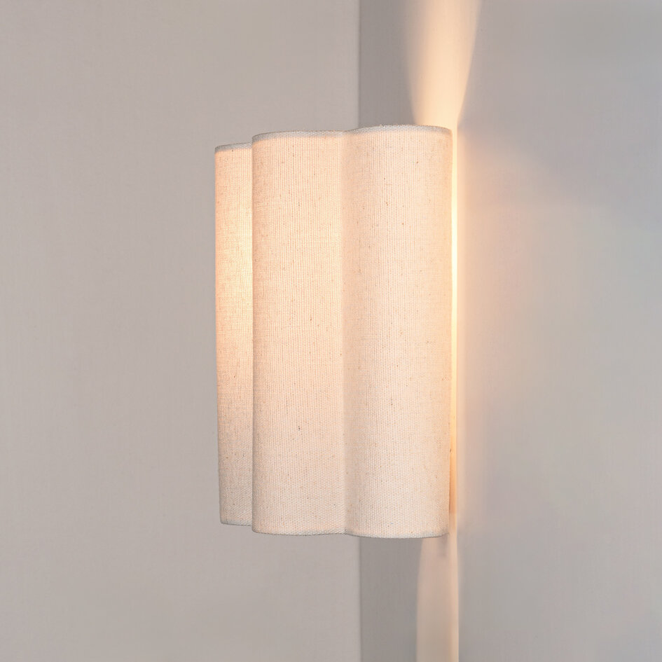 Wandlamp Masja met geplooide linnen kap