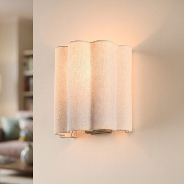 Wandlamp Masja met geplooide linnen kap